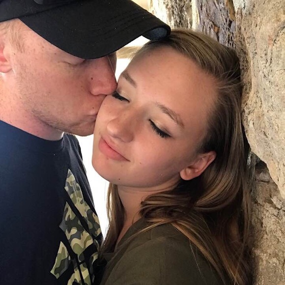 Meet your Posher, Amanda - Picture 2 of 3